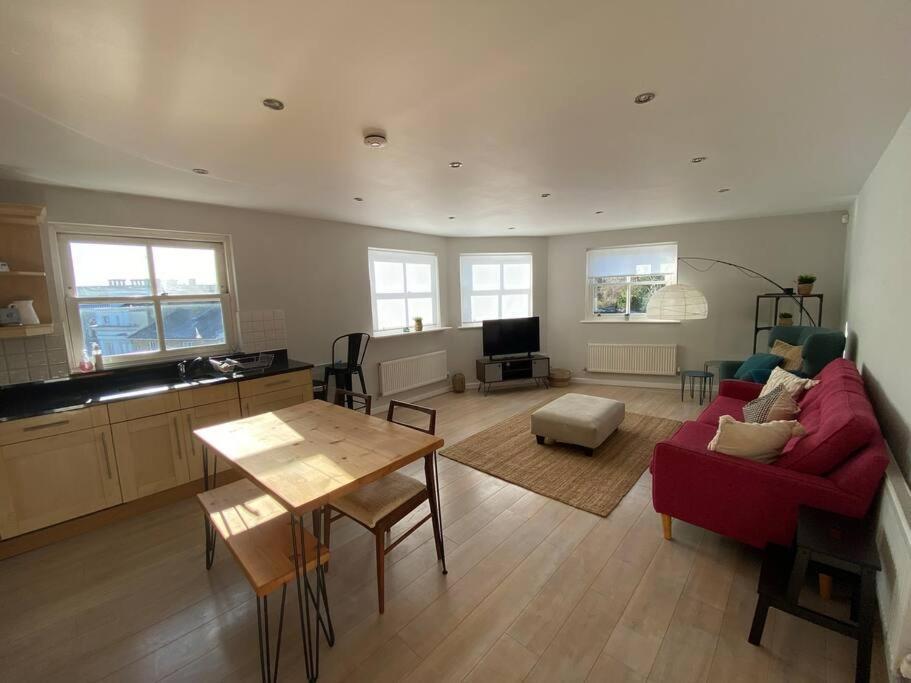 The Penthouse, Winchester Exterior photo